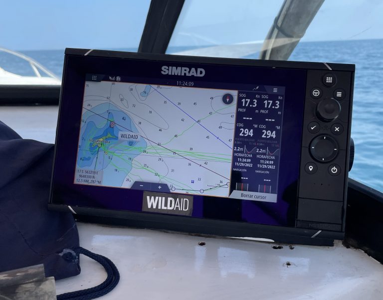 巡护途中GPS地图上显示出巡护船“WILDAID”号（野生救援）行进标志 摄影：张文文